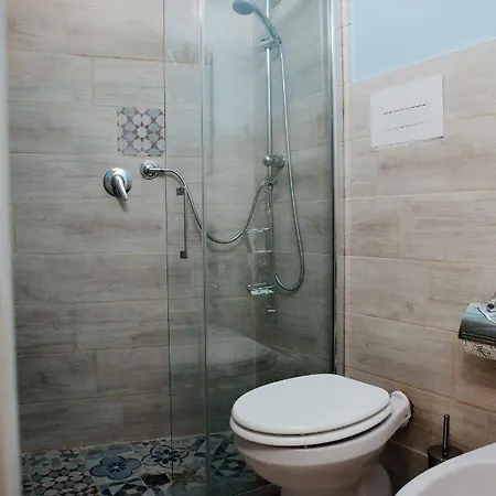 בית הארחה Calamarina Centro 3*