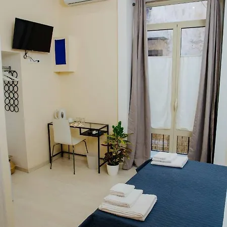 Πανσιόν Calamarina Centro 3*