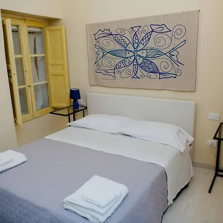 Πανσιόν Calamarina Centro 3*