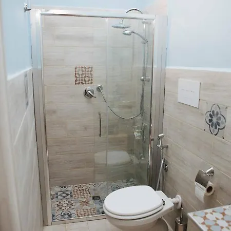 Πανσιόν Calamarina Centro