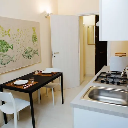 Πανσιόν Calamarina Centro